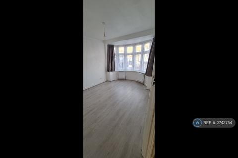 4 bedroom terraced house to rent, Wakemans Hill Avenue, London, NW9