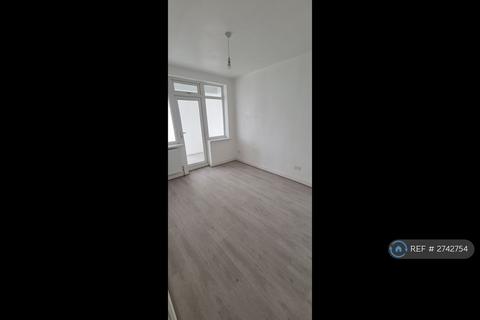 4 bedroom terraced house to rent, Wakemans Hill Avenue, London, NW9