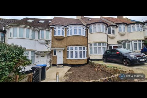 4 bedroom terraced house to rent, Wakemans Hill Avenue, London, NW9