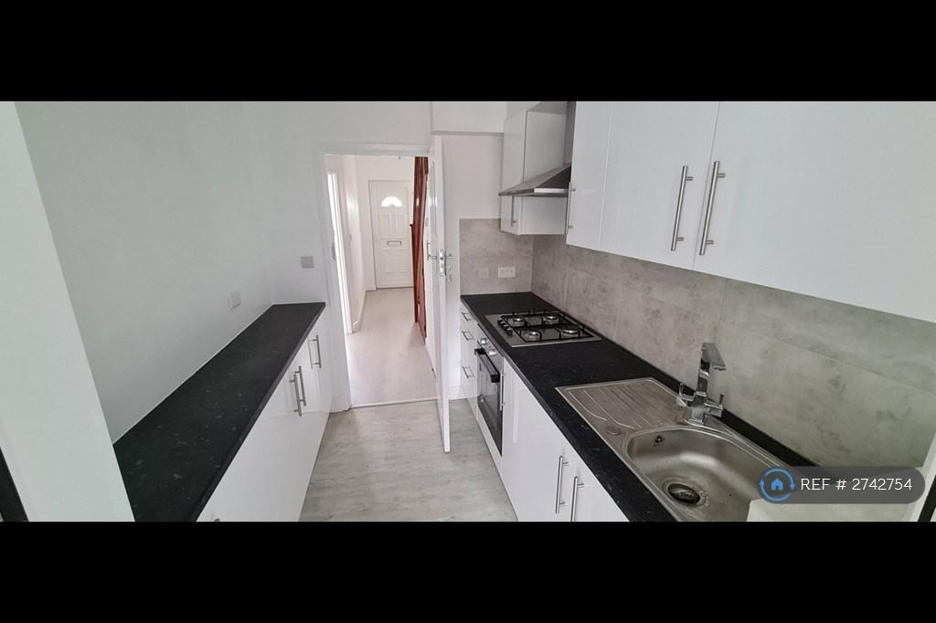 Kitchen Photo 1
