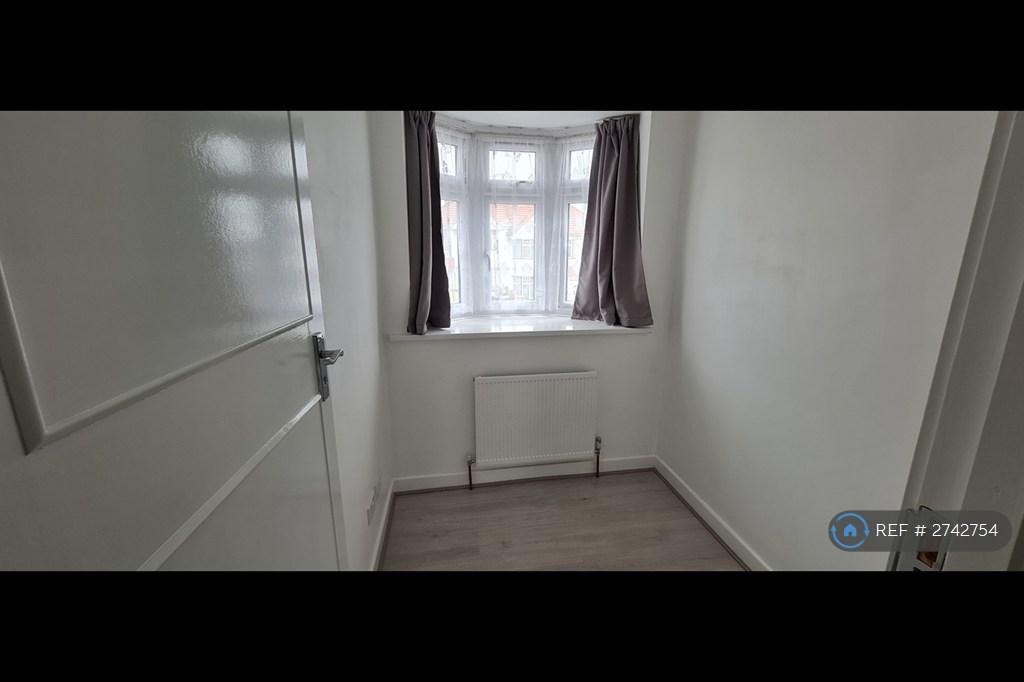Upstairs Bedroom 3 - Single
