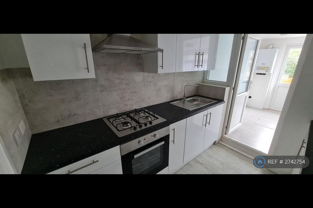 Kitchen Photo 2