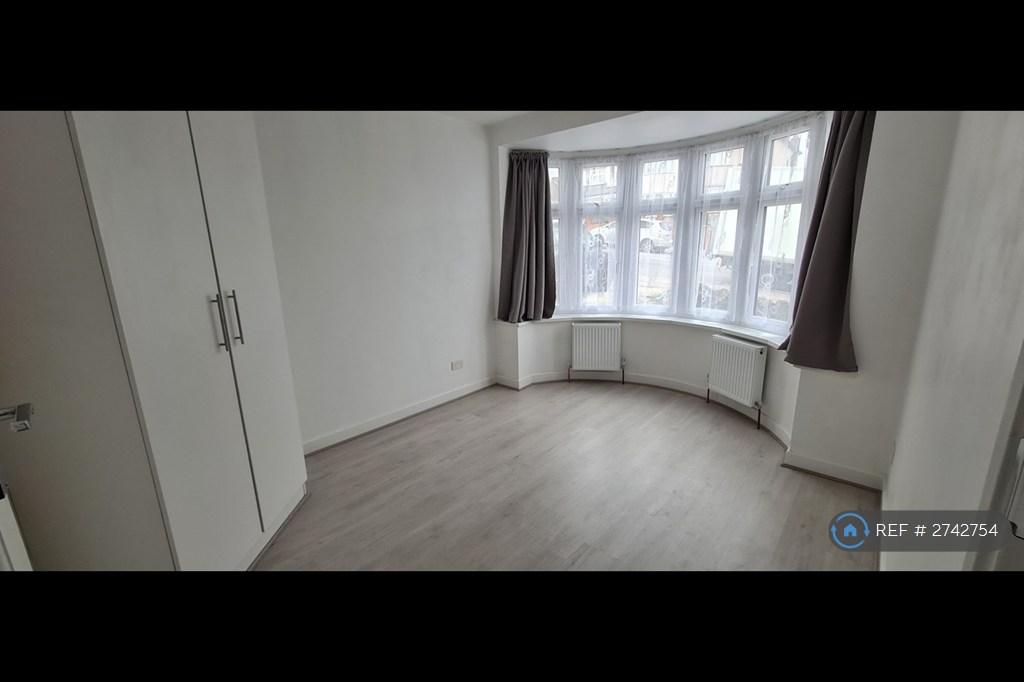 Ground Floor Bedroom 4 - Large Double