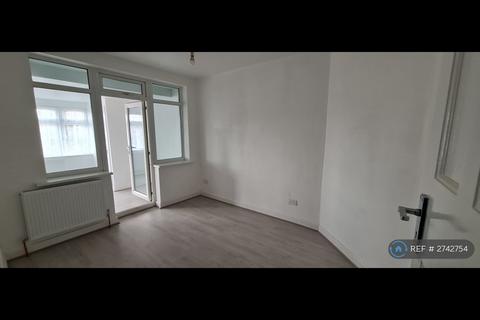 4 bedroom terraced house to rent, Wakemans Hill Avenue, London, NW9