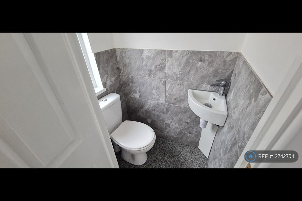 Downstairs Toilet/Wc