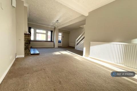 3 bedroom semi-detached house to rent, Surridge Close, Rainham, RM13