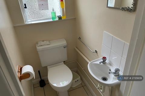 3 bedroom semi-detached house to rent, Cloonmore Avenue, Orpington, BR6