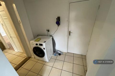 3 bedroom semi-detached house to rent, Cloonmore Avenue, Orpington, BR6