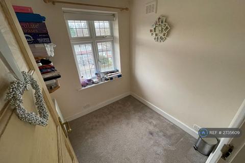3 bedroom semi-detached house to rent, Cloonmore Avenue, Orpington, BR6