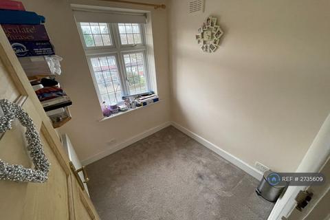 3 bedroom semi-detached house to rent, Cloonmore Avenue, Orpington, BR6