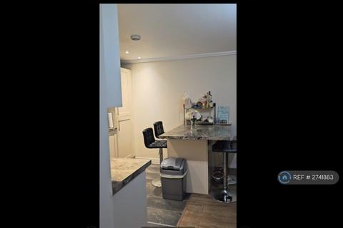 1 bedroom in a flat share to rent, Hewetts Quay, Barking, IG11