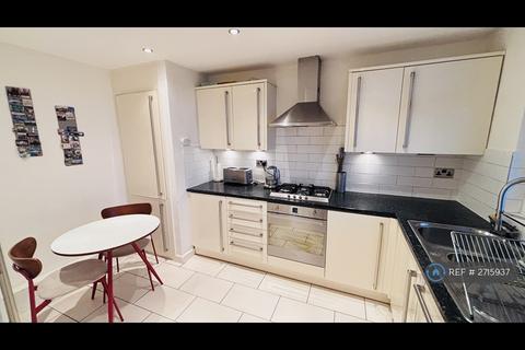 2 bedroom maisonette to rent, Ollgar Close, London, W12