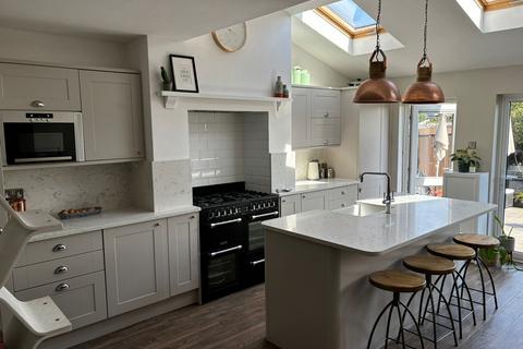3 bedroom house to rent, Brockman Rise, Bromley BR1