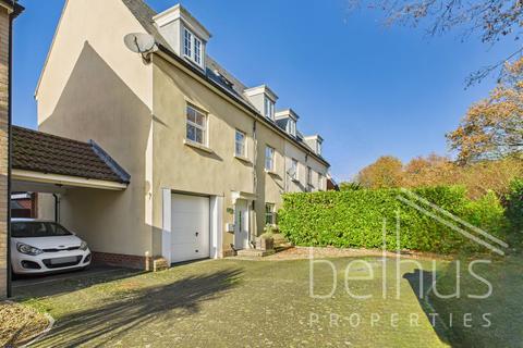 3 bedroom semi-detached house for sale, James Gore Drive, Colchester