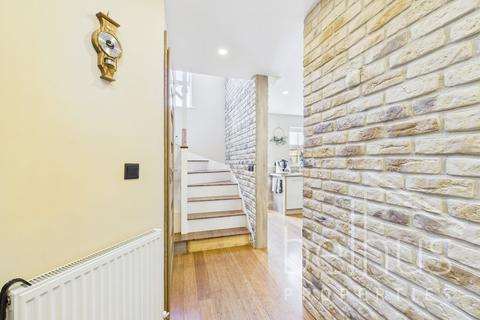3 bedroom semi-detached house for sale, James Gore Drive, Colchester