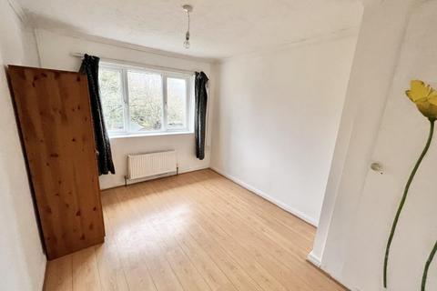 3 bedroom end of terrace house to rent, Alwold Road, Birmingham B29