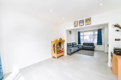 3 bedroom semi-detached house to rent, Goodwood Avenue, Watford, Hertfordshire, WD24