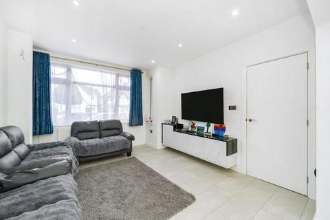 3 bedroom semi-detached house to rent, Goodwood Avenue, Watford, Hertfordshire, WD24