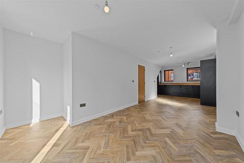 3 bedroom townhouse for sale, Derngate Place, Northampton NN1