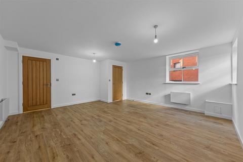 2 bedroom end of terrace house for sale, Derngate Place, Northampton NN1