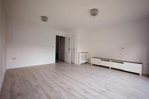 4 bedroom end of terrace house to rent, Pyle Close, Addlestone KT15