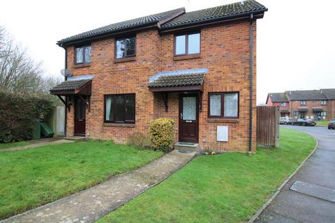 2 bedroom semi-detached house to rent, Shandys Close, Horsham, West Sussex