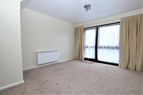 2 bedroom semi-detached house to rent, Shandys Close, Horsham, West Sussex