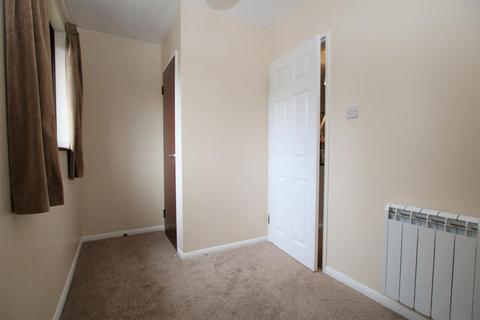 2 bedroom semi-detached house to rent, Shandys Close, Horsham, West Sussex