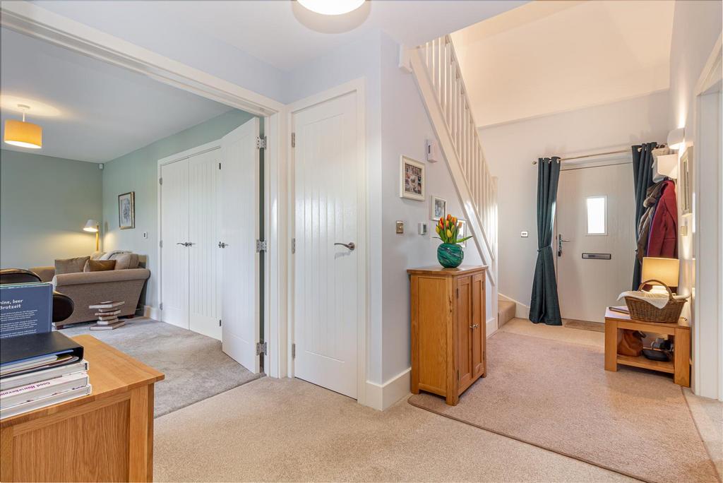 Hallway-1.jpg
