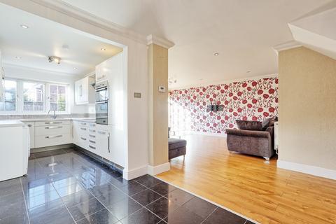 5 bedroom detached house to rent, Nevendon Road, Wickford, SS12