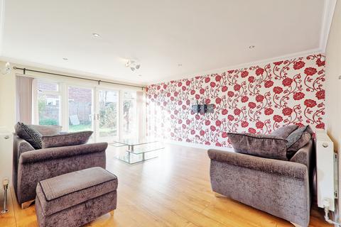 5 bedroom detached house to rent, Nevendon Road, Wickford, SS12