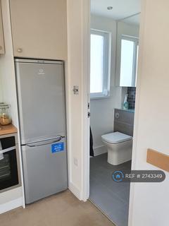 Studio to rent, Woodcote Avenue, London, NW7