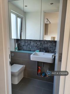 Studio to rent, Woodcote Avenue, London, NW7