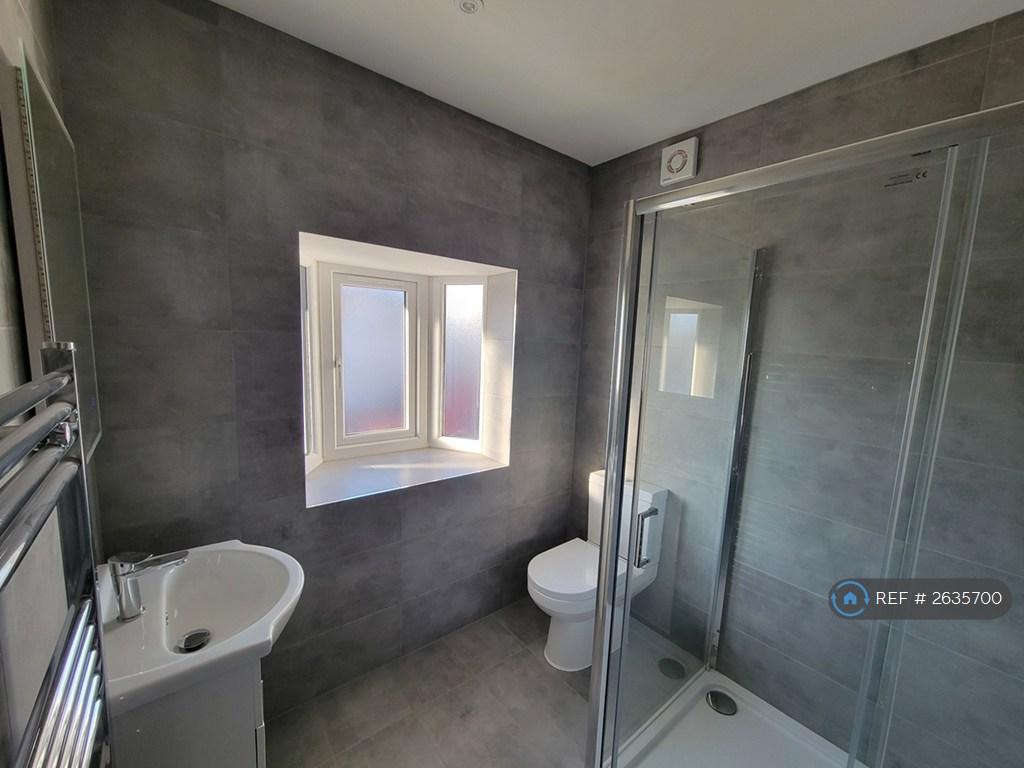 Flat 2 - Bathroom 1