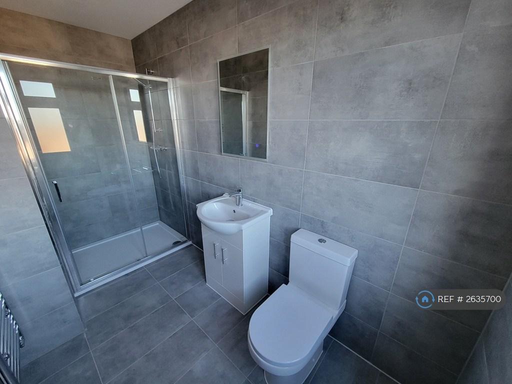 Flat 2 - Bathroom 2 - Ensuite