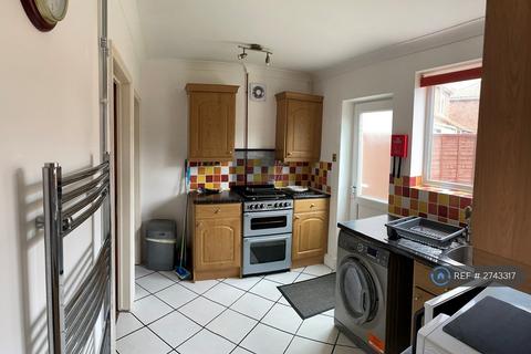 3 bedroom end of terrace house to rent, Cadge Close, Norwich, NR5