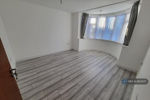 2 bedroom flat to rent, Larkfield Avenue, Harrow, HA3