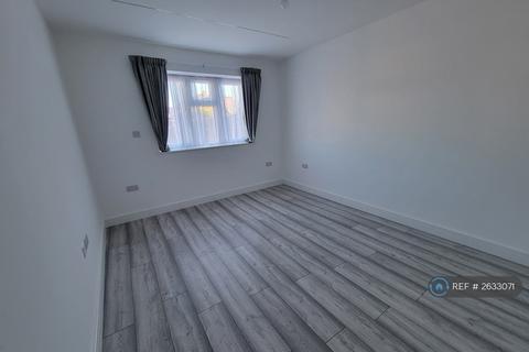 2 bedroom flat to rent, Larkfield Avenue, Harrow, HA3