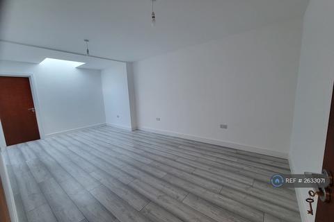 2 bedroom flat to rent, Larkfield Avenue, Harrow, HA3