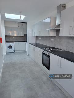 2 bedroom flat to rent, Larkfield Avenue, Harrow, HA3