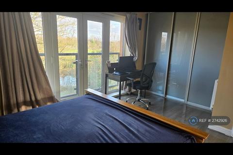 4 bedroom detached house to rent, Edgeworth Close, Slough, SL3