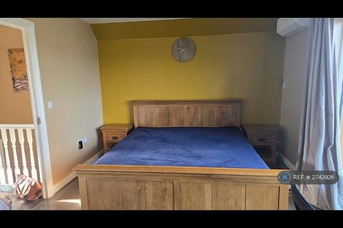 4 bedroom detached house to rent, Edgeworth Close, Slough, SL3