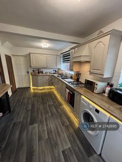 4 bedroom semi-detached house to rent, Redcar Road, Thornaby, Stockton-On-Tees, TS17