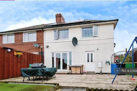 4 bedroom semi-detached house to rent, Ullswater Crescent, Leeds, LS15