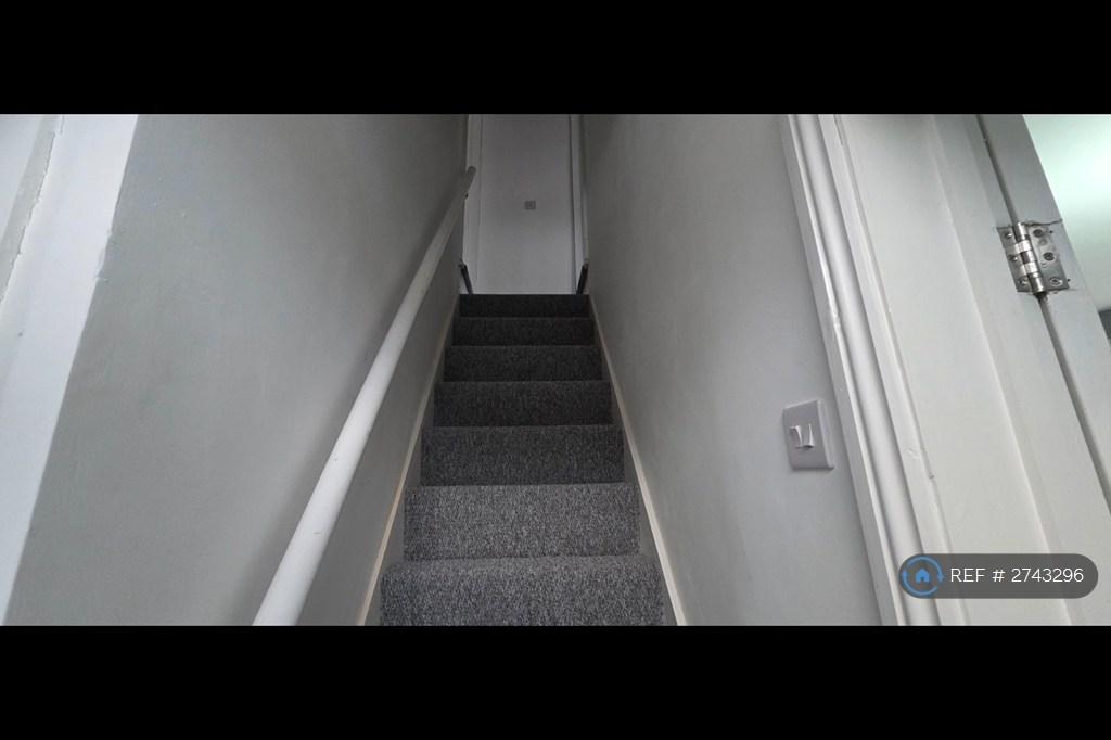 Entrance & Living