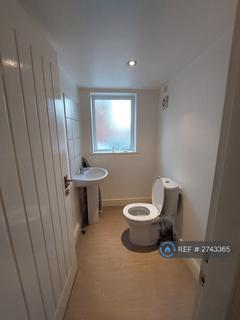 3 bedroom flat to rent, Liverpool Road, Eccles, Manchester, M30