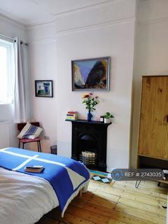 2 bedroom flat to rent, Burgoyne Road, London, N4