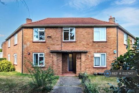 3 bedroom flat to rent, Penn Drive, Denham, Uxbridge, UB9