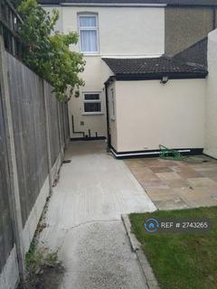 2 bedroom terraced house to rent, Wood Street, Grays, RM17