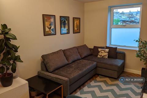 3 bedroom flat to rent, Willow Lodge, London, SW4